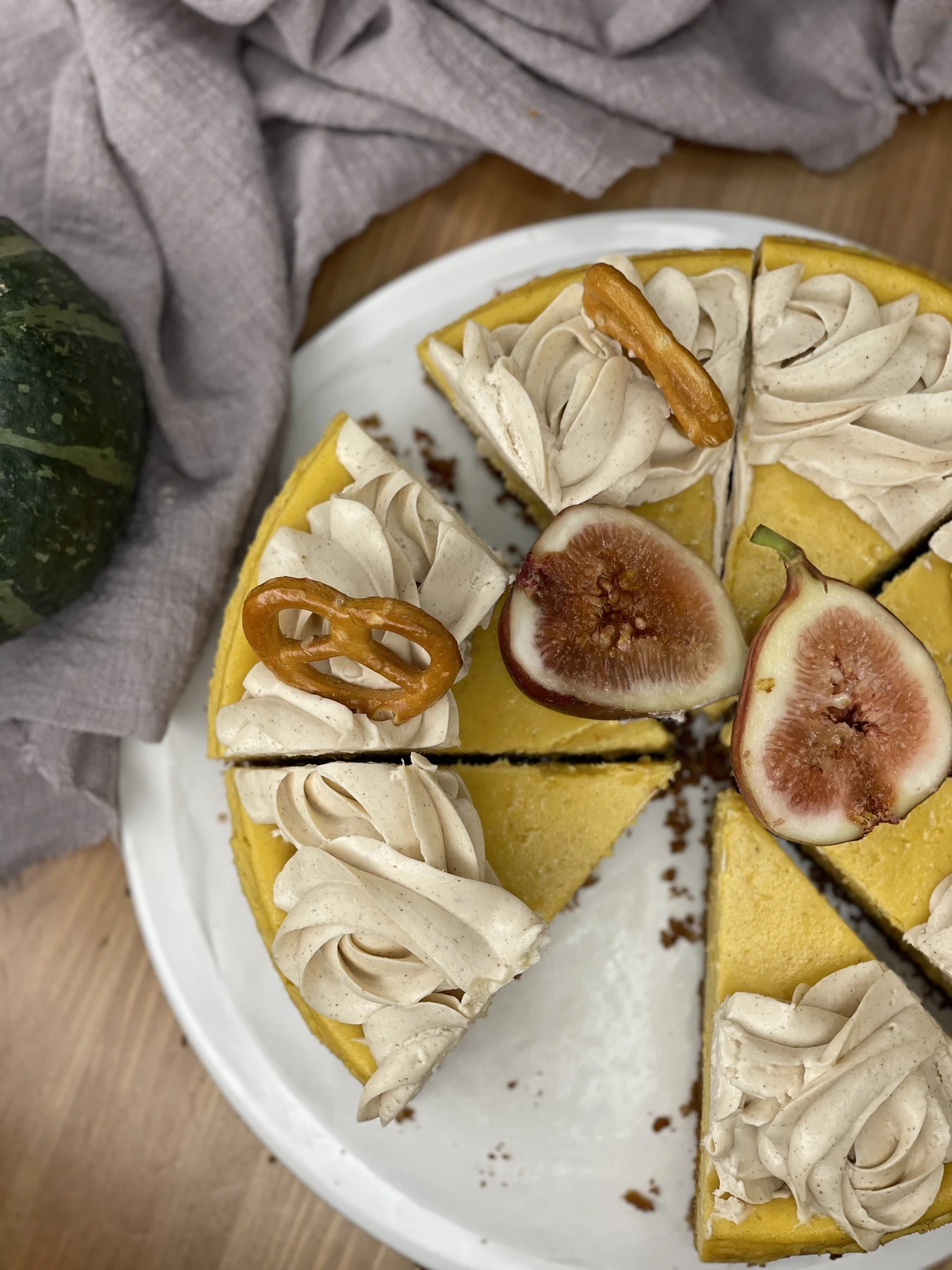 A seasonal cake with cream and fresh figs, ready to share